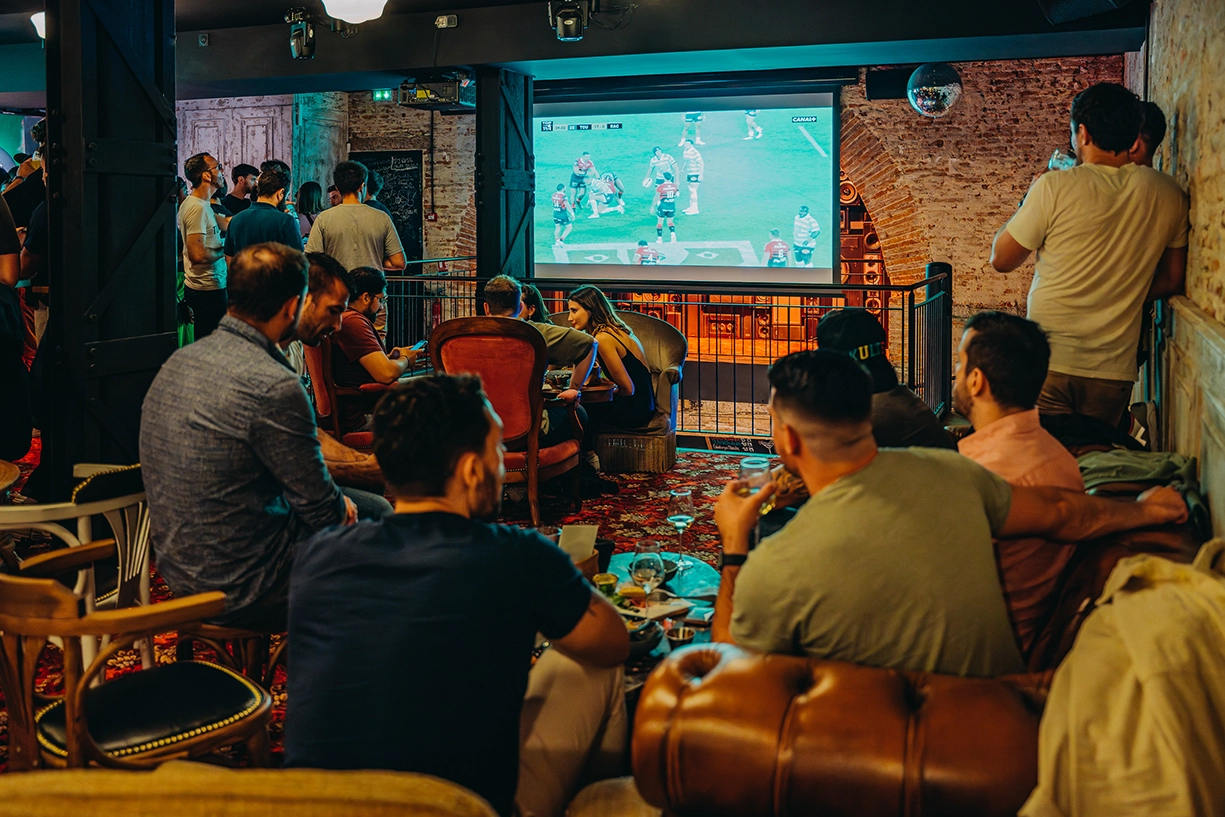 sauvage social pub soirée entre potes diffusion des matchs top 14 rugby football